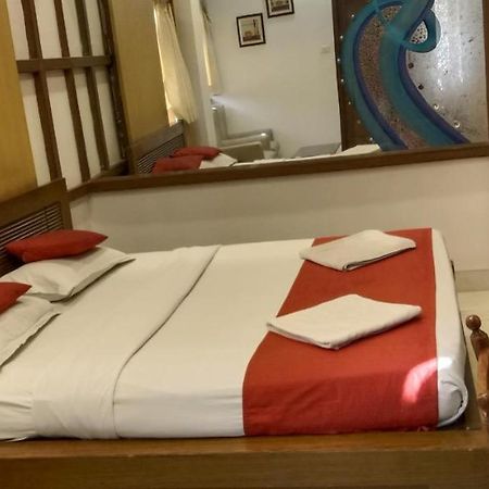 Hotel Aston Calcutta Extérieur photo